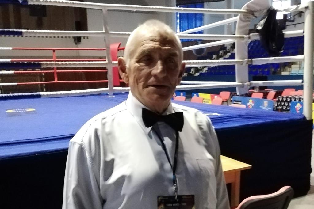 Singurul arbitru internațional de box din Prahova, Viorel Nedelcu, a oficiat la Naționalele de la Tg. Mureș la aproape 70 ani