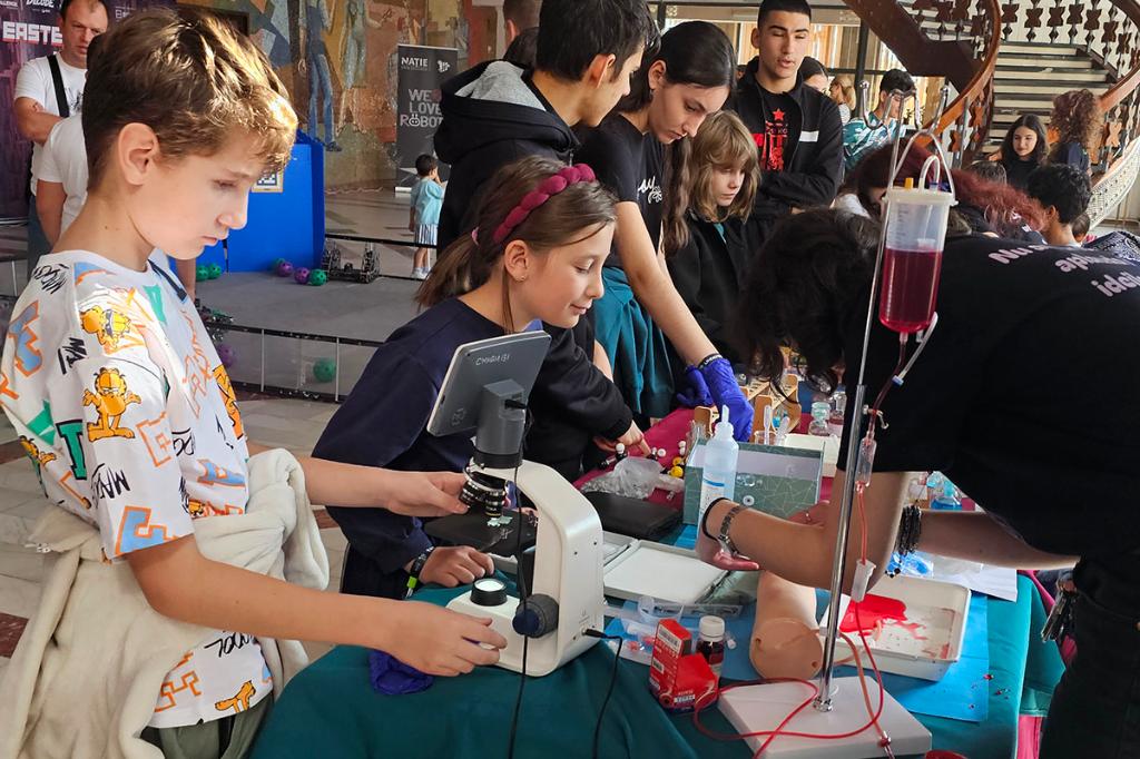 Undefined Festival, organizat de echipa de robotică a CNNG Câmpina, o bucurie pentru pasionații de tehnologie, indiferent de vârstă