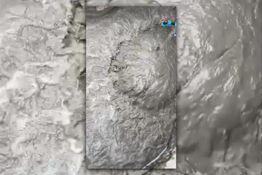 Imagini incredibile. Cum arată apa care intră în stația de tratare. Filtrele nu fac față, ploile continuă...