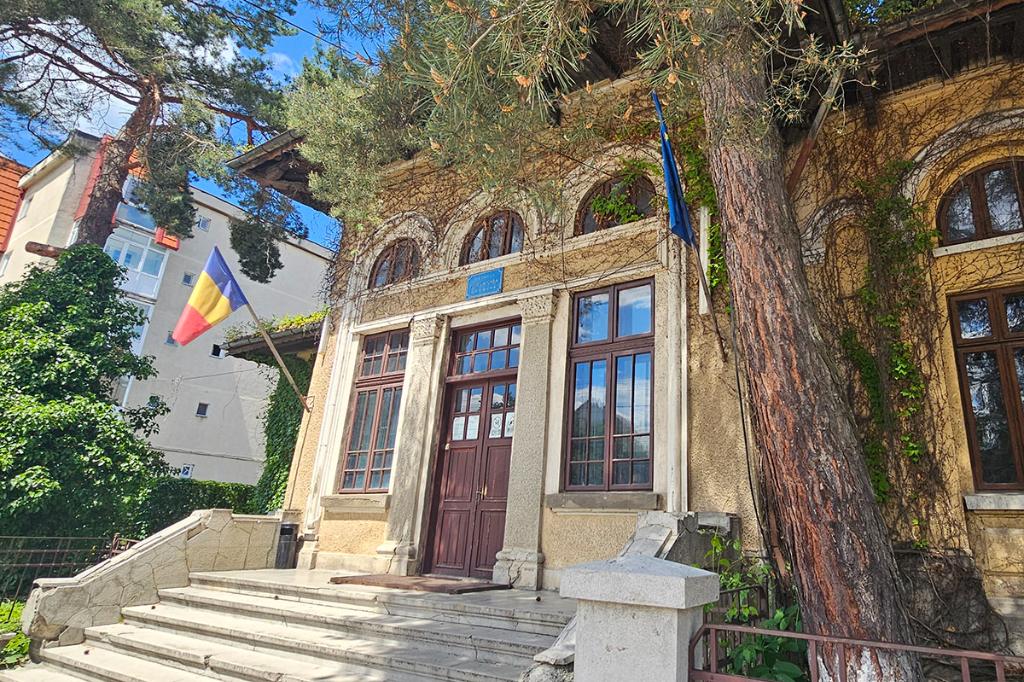 Trei ani de închisoare cu suspendare pentru proxenetism. E mult sau puțin?