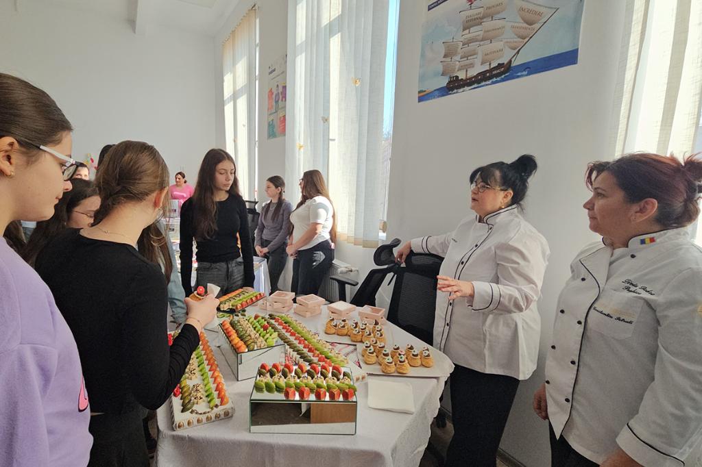 O clasă de la Școala “Ion Câmpineanu“ a vizitat Liceul Tehnologic “Constantin Istrati“ în “Săptămâna meseriilor“