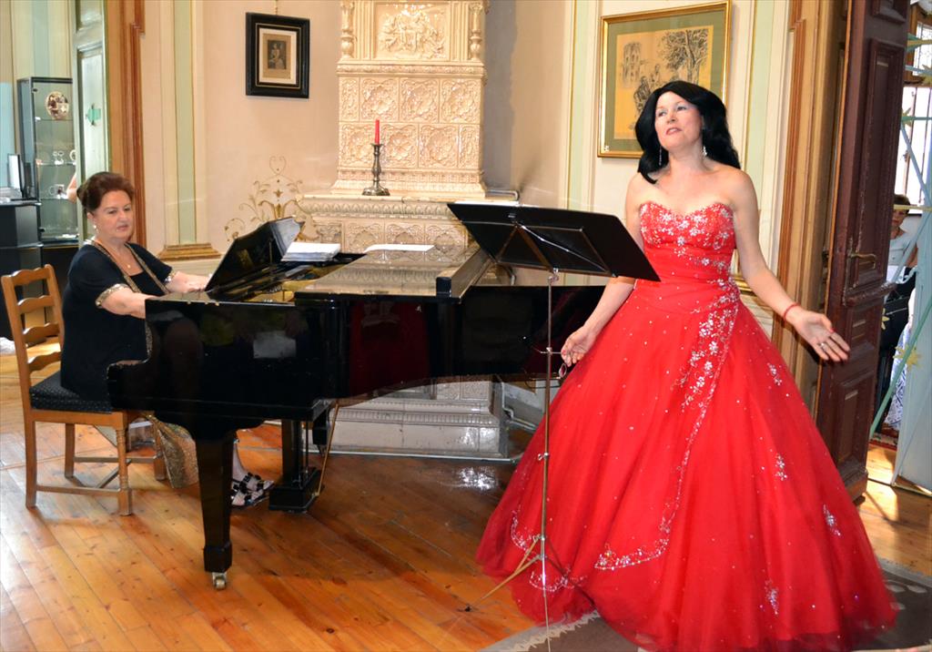 'Concert în 15 limbi' al sopranei Menorah Winston la Castelul Hasdeu din Câmpina