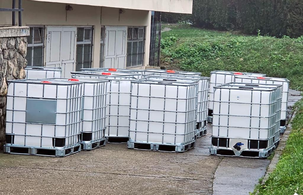 Primăria Câmpina a cumpărat încă 20 de containere pentru apă menajeră. Iată locațiile unde vor fi amplasate de astăzi, 3 decembrie