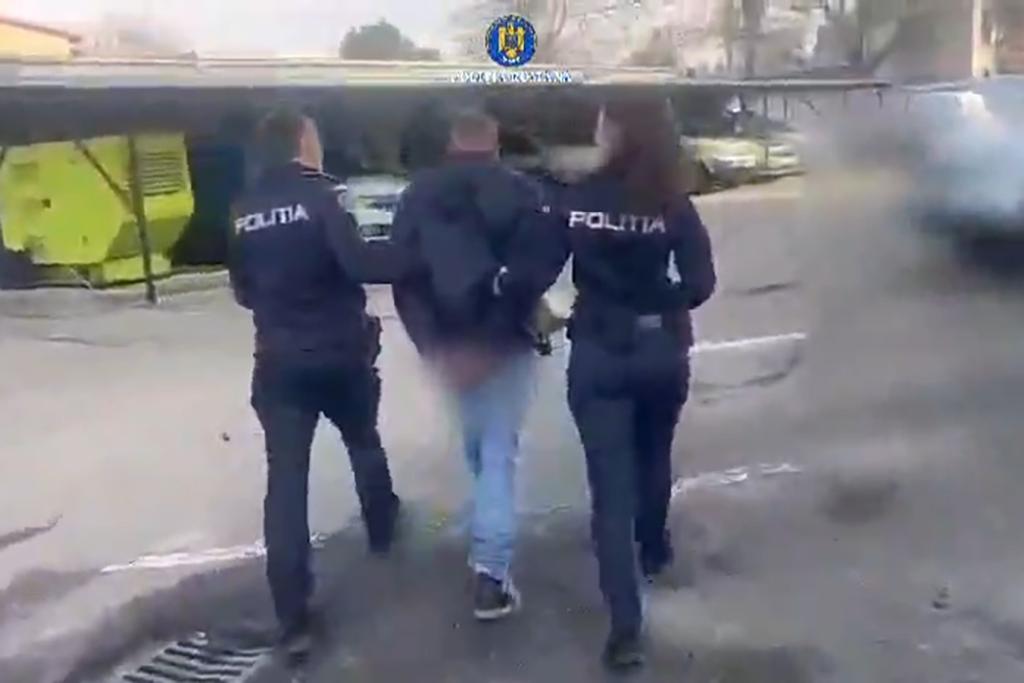 Cu permisul anulat, l-a prins radarul și a fost reținut de polițiști