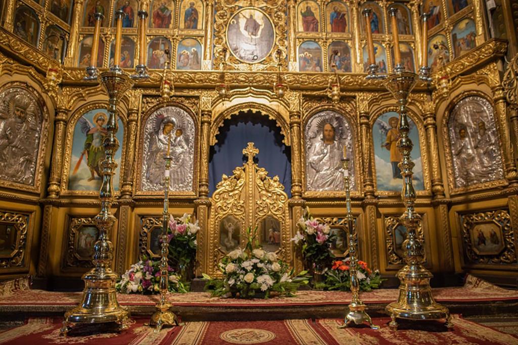 Târg caritabil de Crăciun la Biserica Sf. Treime (de la piață) din Câmpina