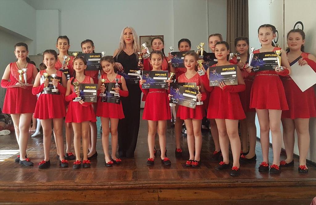 Micuții dansatori câmpineni de la Happy People Dance School, două premii la concursul ”Magic Star Festival”