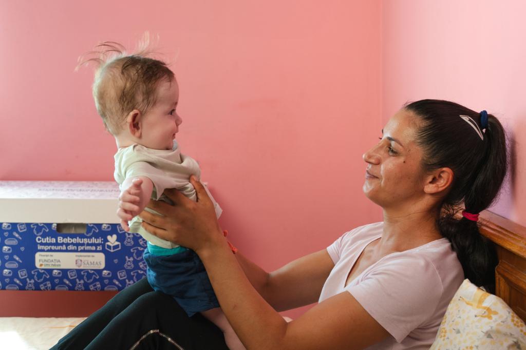 Cutia Bebelușului ajunge la încă 400 de mame din mai multe localități ale județului Prahova