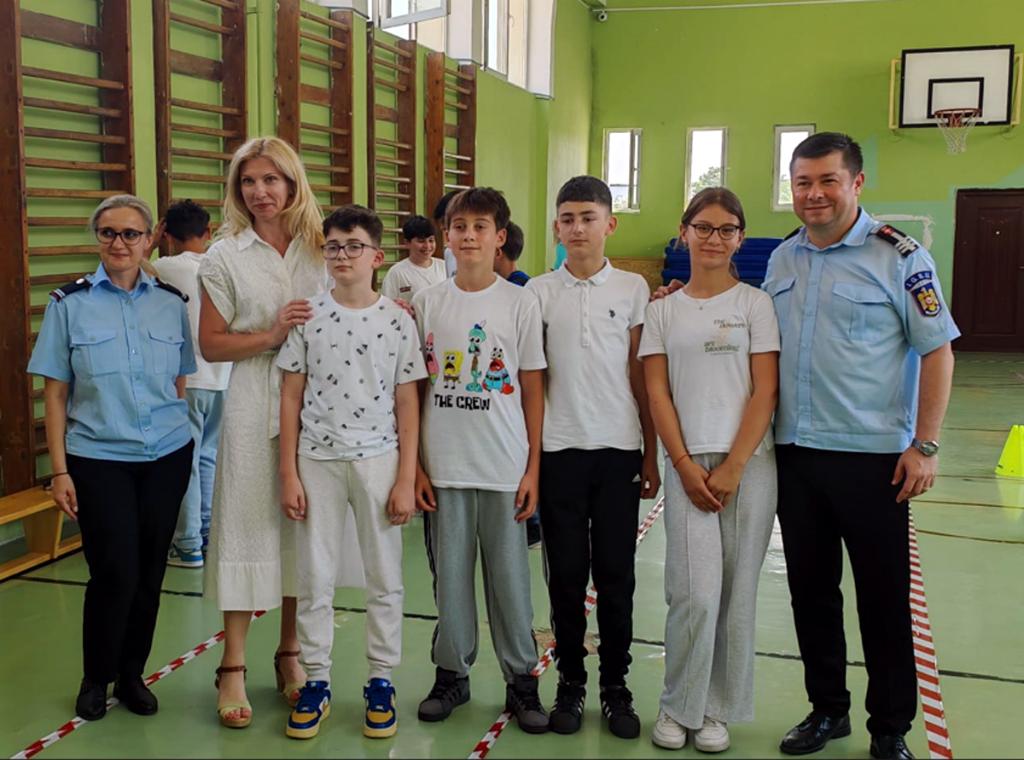 Școala Centrală Câmpina a obținut trofeul concursului național de protecție civilă “Cu viața mea apăr viața”