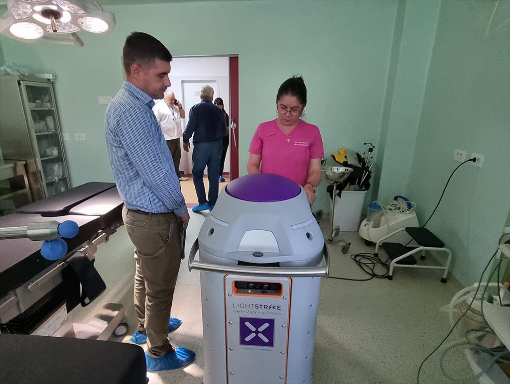 Trei roboți de sterilizare și dezinfecție au intrat în dotarea Spitalului Municipal Câmpina