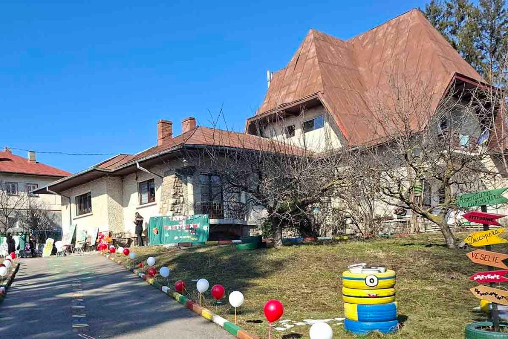 Bani pentru repararea acoperișului Grădiniței nr. 9 la rectificarea bugetului local al Câmpinei