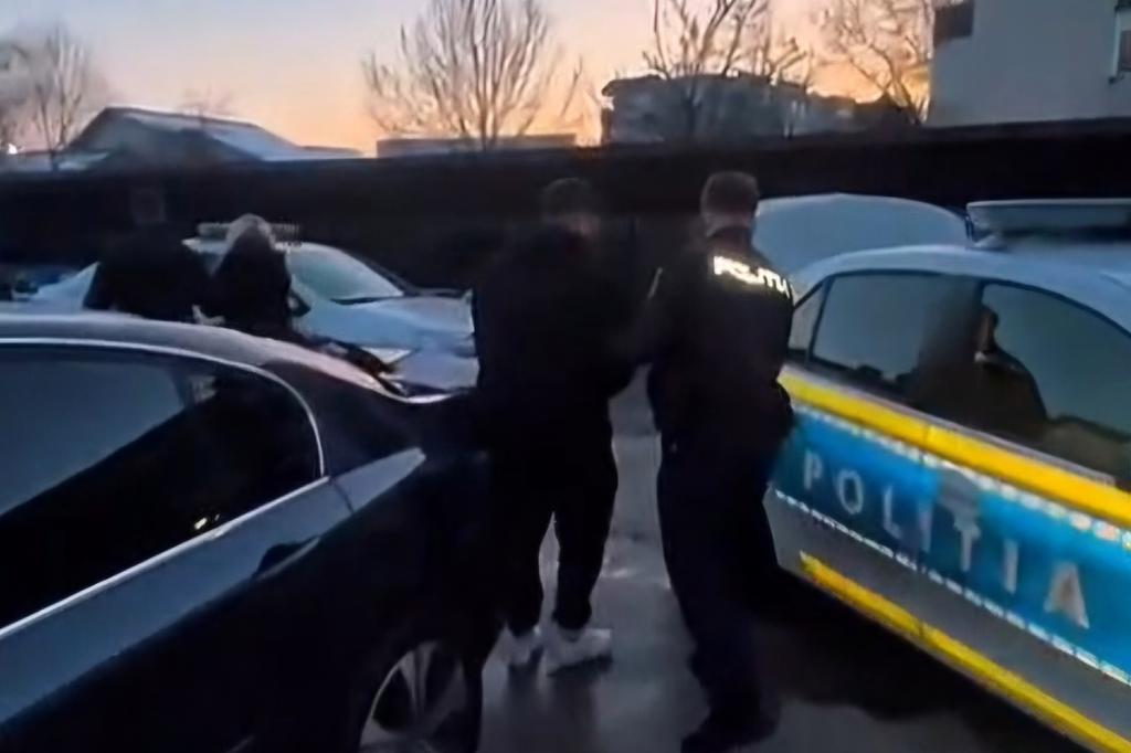 O femeie și un bărbat, ambii băuți, au produs accidente rutiere cu... aceeași mașină! Au fost reținuți de polițiști