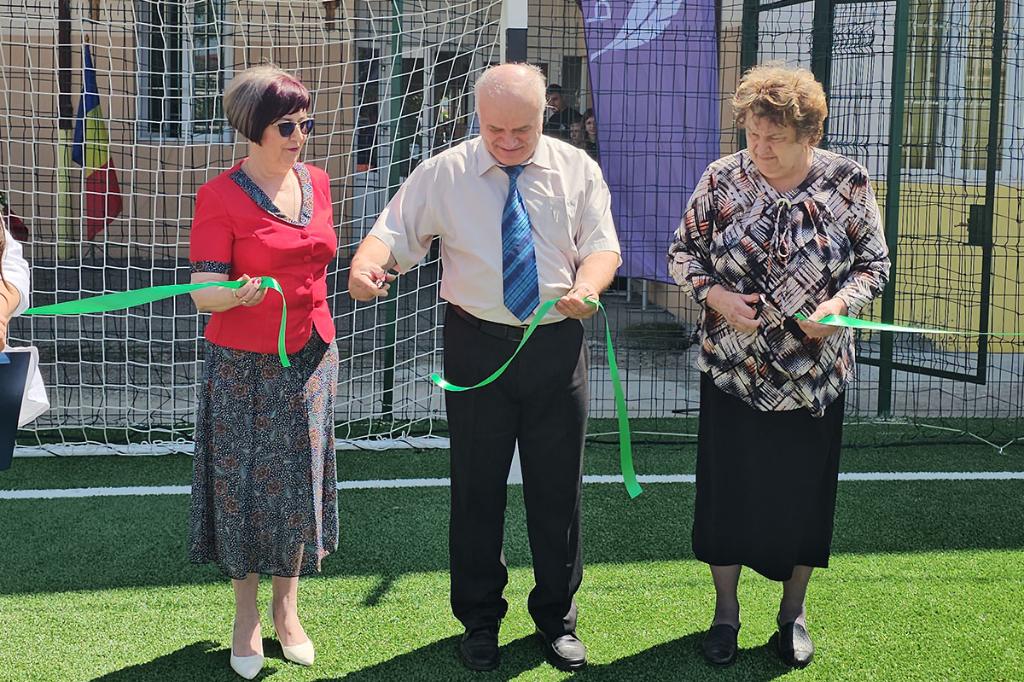 Înainte de intrarea în vacanță, la Colegiul Tehnic Forestier Câmpina a fost inaugurat un nou teren de sport
