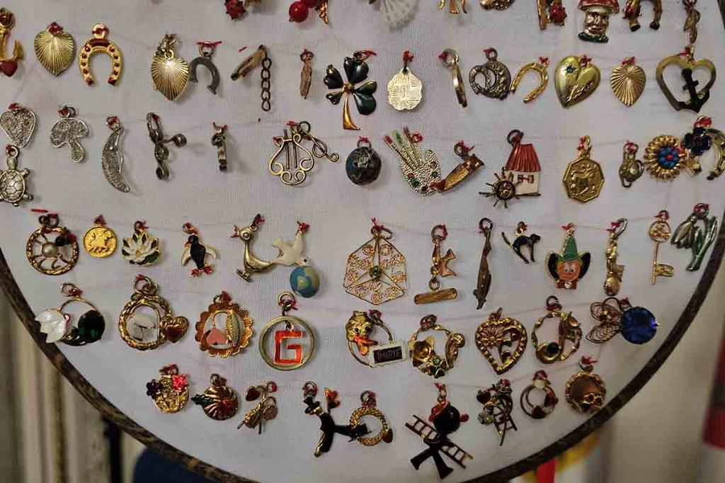 O colecție particulară de 3.600 mărțișoare a fost expusă la Colegiul Național „Nicolae Grigorescu” Câmpina