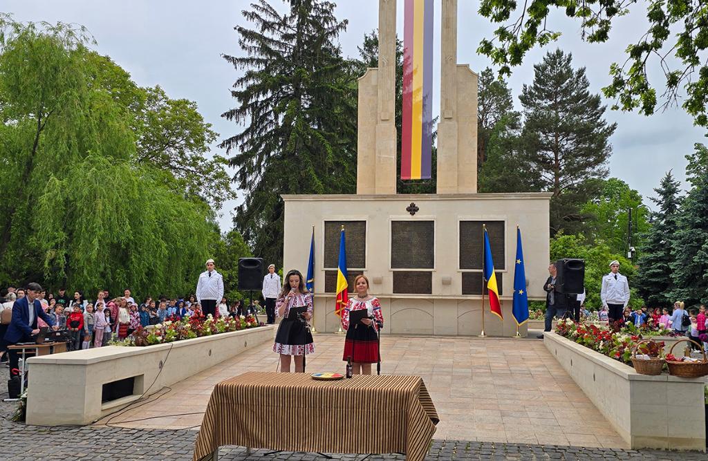 Manifestări emoționante la impunătorul Monument al Eroilor din comuna Cornu