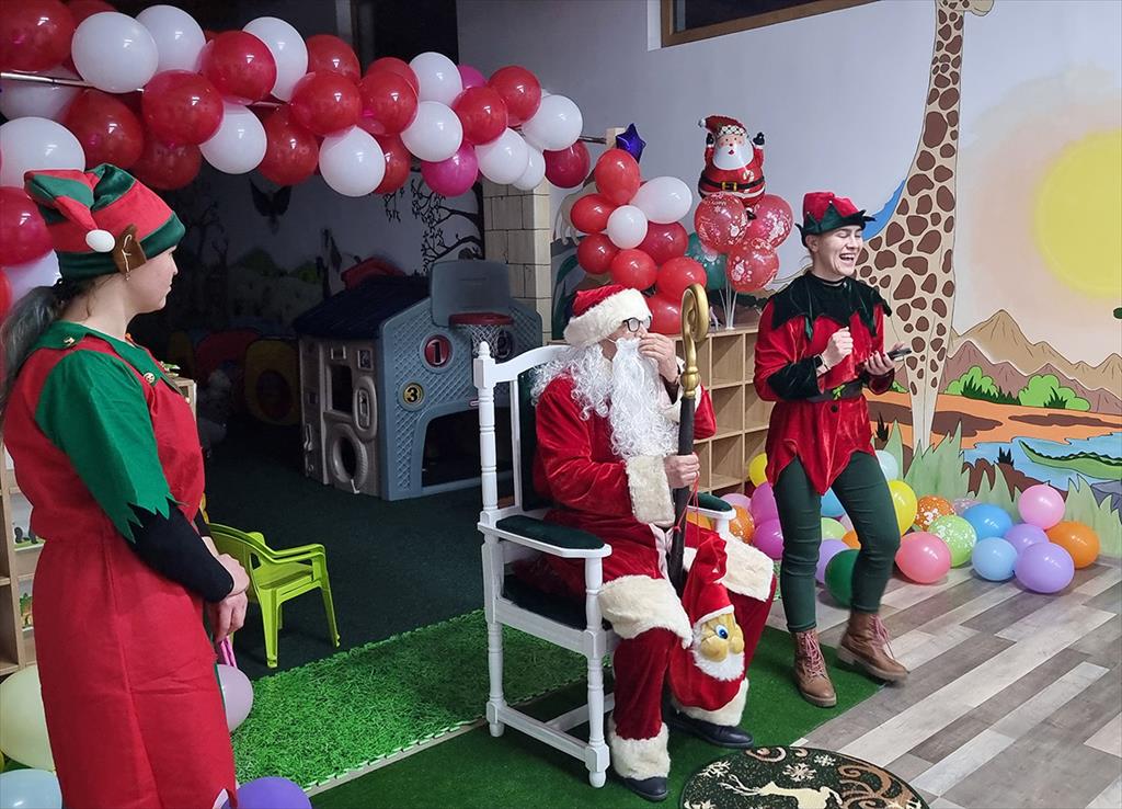 Moș Crăciun a venit la Jolly Club, în Câmpina