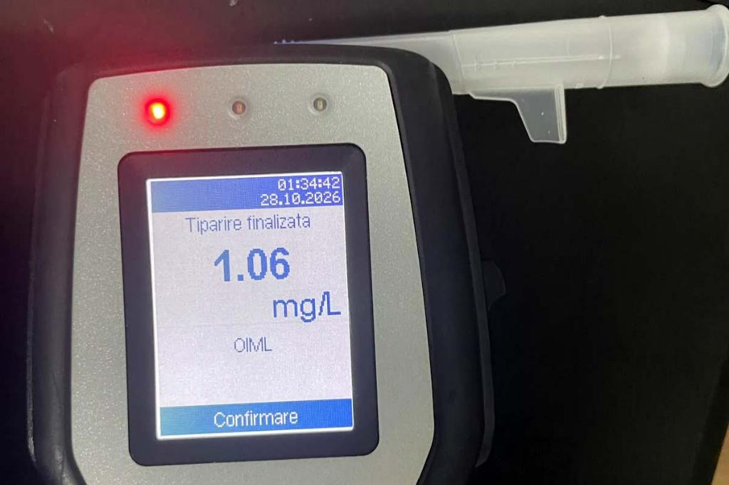 Noaptea trecută, un bărbat conducea un autovehicul pe un drum din Prahova cu o alcoolemie de 1,06mg/l alcool pur în aerul expirat