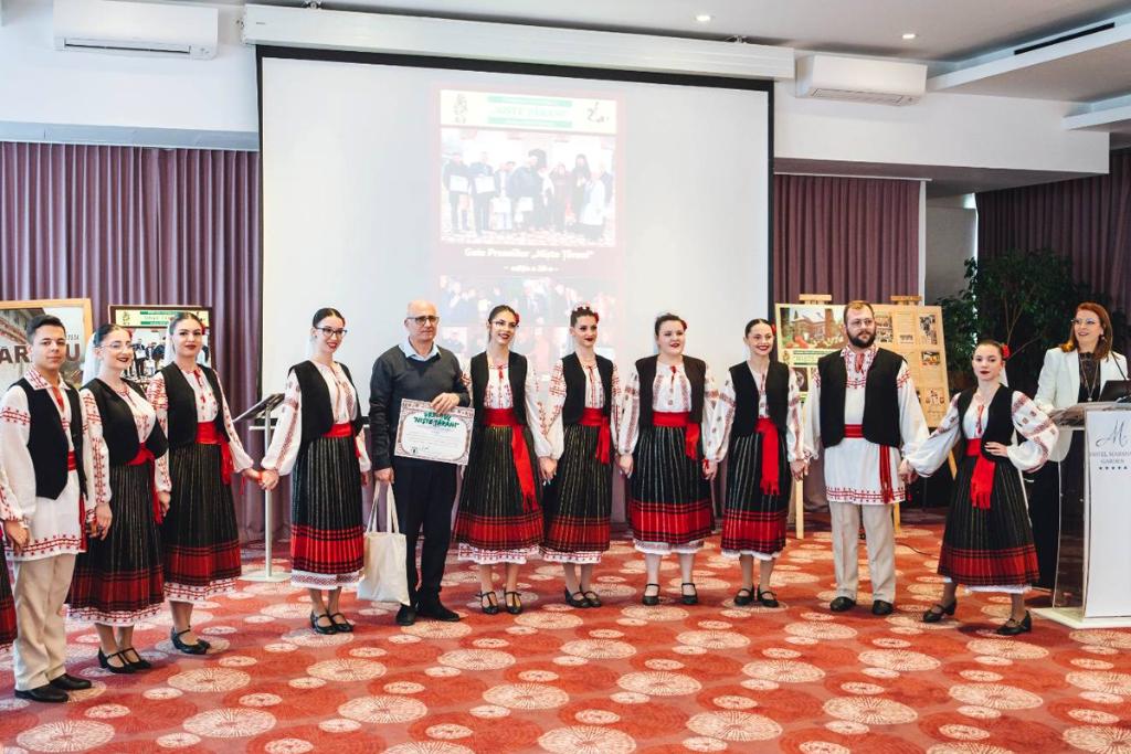 Ansamblul Folcloric “Ghiocelul” a primit Premiul “Dinu Săraru” la Gala Fundației Naționale pentru Civilizație Rurală „Niște țărani”