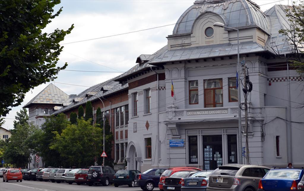 Admitere 2025 - 512 locuri ocupate și doar 8 locuri rămase libere la liceele câmpinene, după prima etapă a repartizării computerizate