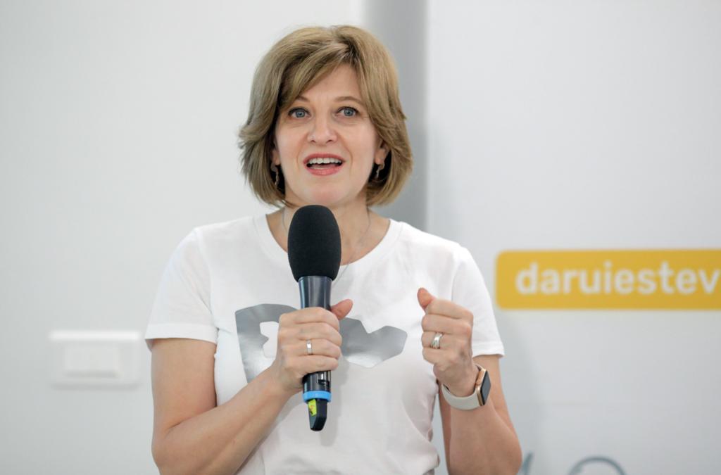 Oana Gheorghiu a absolvit “Grigorescu” din Câmpina, a construit un spital, iar de astăzi va fi vicepremier