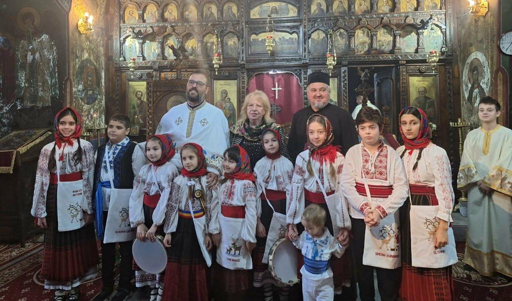 Câmpinenii, mici și mari, deopotrivă, au pornit la colindat