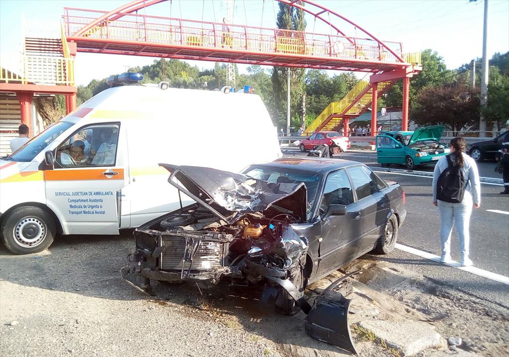 Accident pe DN1, la Nistorești. Cinci persoane sunt rănite