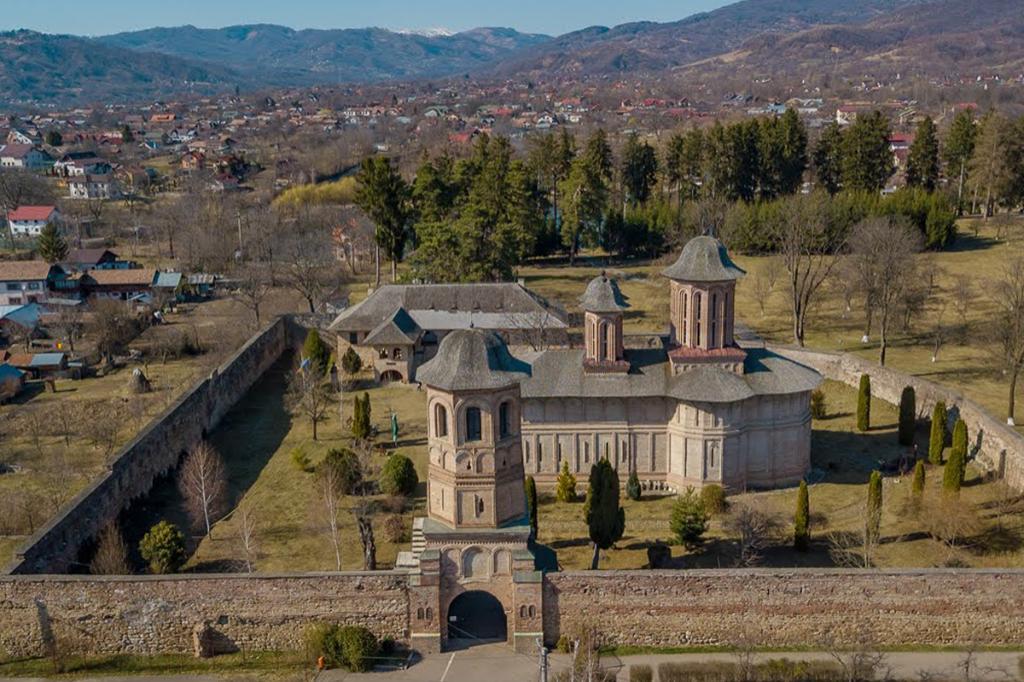 Ateliere de vacanță la Casa Domnească din Brebu