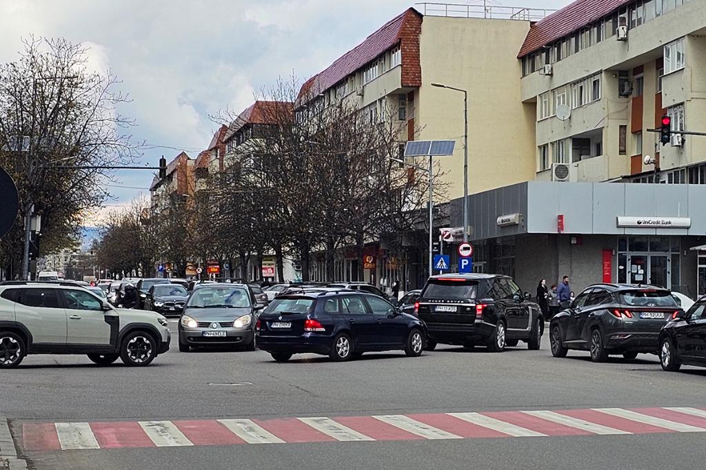 Peste 800.000 euro în doi ani pentru modernizarea semafoarelor de pe bulevardele centrale din Câmpina