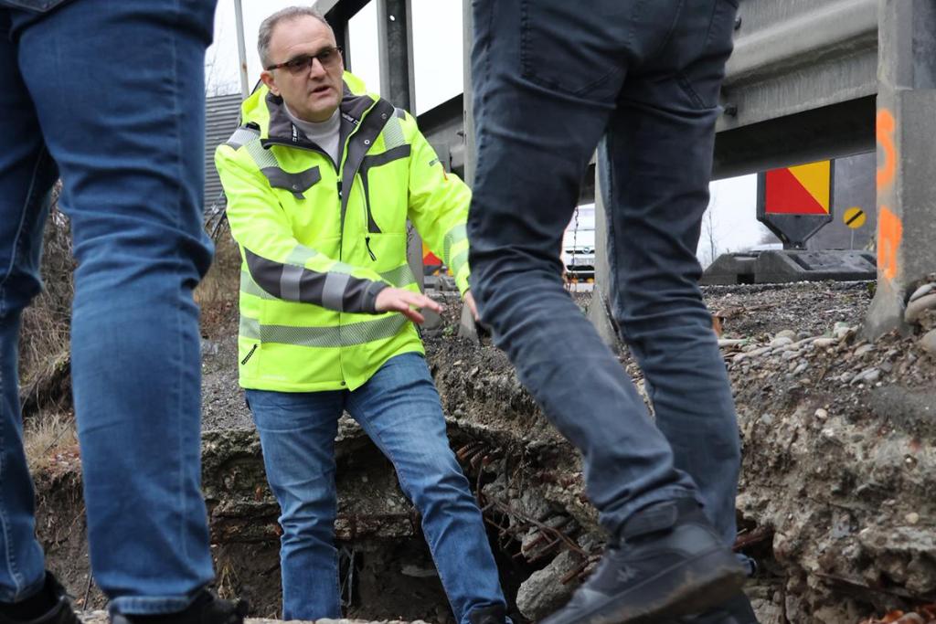 Surparea de pe DN1, de la Comarnic, va fi analizată luni de specialiști. Traficul nu este în pericol