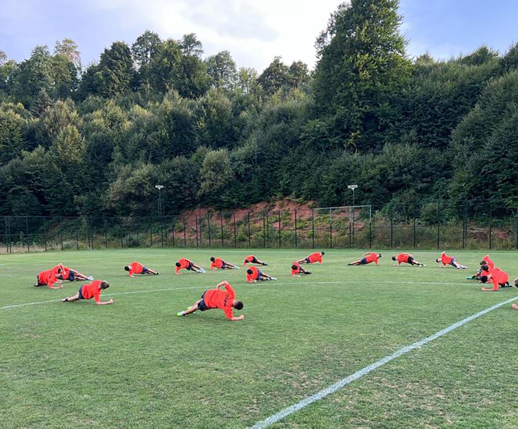 Copiii de la CS Câmpina au ajuns în Turcia și au efectuat primul antrenament înainte de debutul la Kartepe Cup