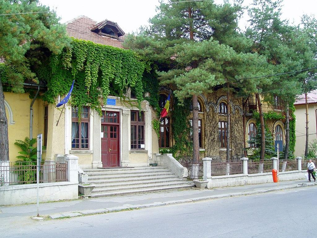 La Judecătoria Câmpina nu se asigură niciun fel de apă - nici potabilă, nici măcar pentru grupurile sanitare