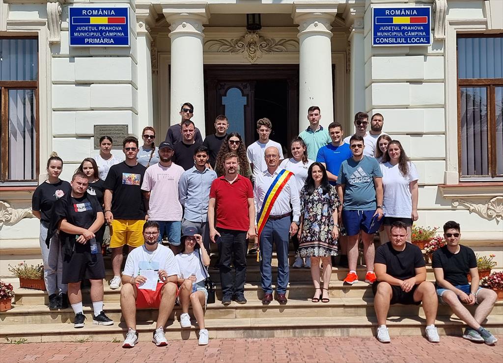 O grupă de studenți de la Facultatea de Geografie din București, în vizită la Primăria Câmpina