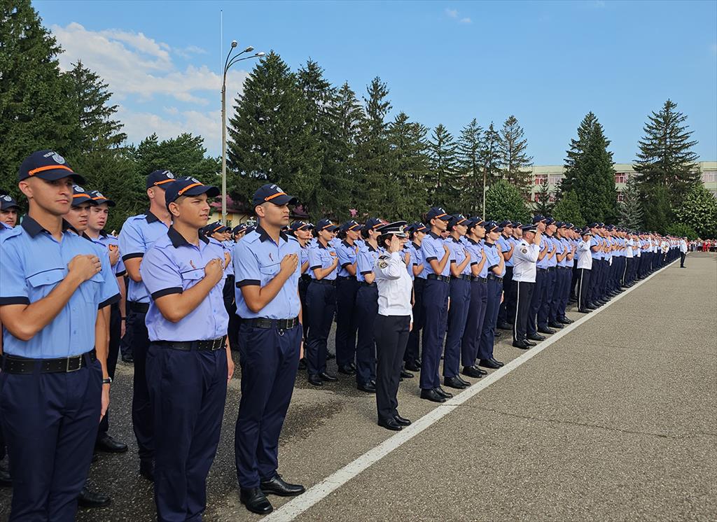 La Școala de Agenți de Poliție ”Vasile Lascăr” Câmpina, 733 elevi au depus jurământul. Vor absolvi în aprilie anul viitor