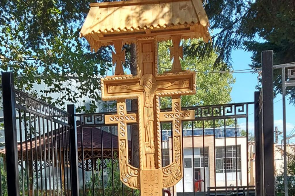 A fost amplasată troița de la Spitalul Municipal în memoria victimelor pandemiei de COVID-19