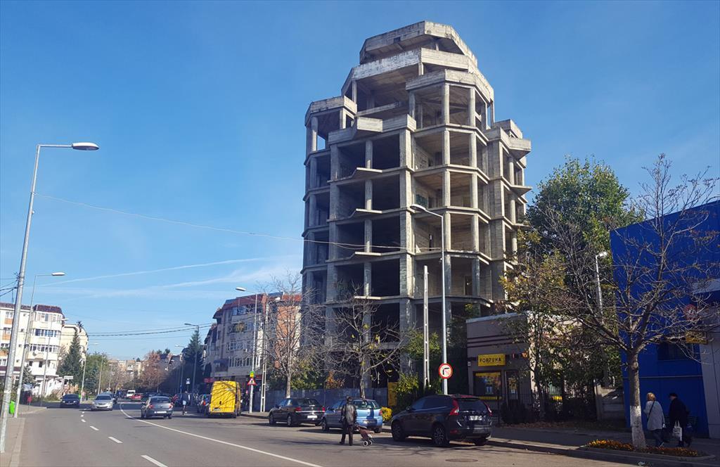 Consiliul Local Câmpina va discuta tema de proiectare pentru „Grădina Timpului” pe locul... „turnului înclinat”