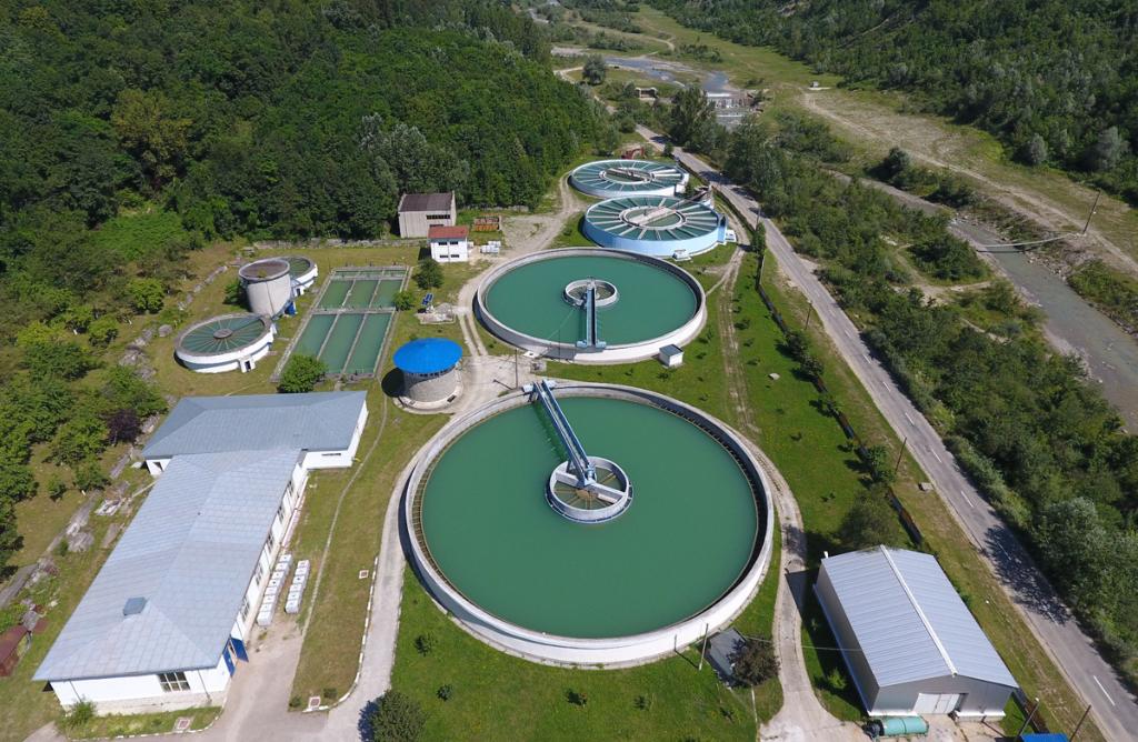 EZS începe livrarea apei către operatori și agenții economici. Peste 72 ore, vom ști dacă apa este potabilă și poate fi distribuită populației