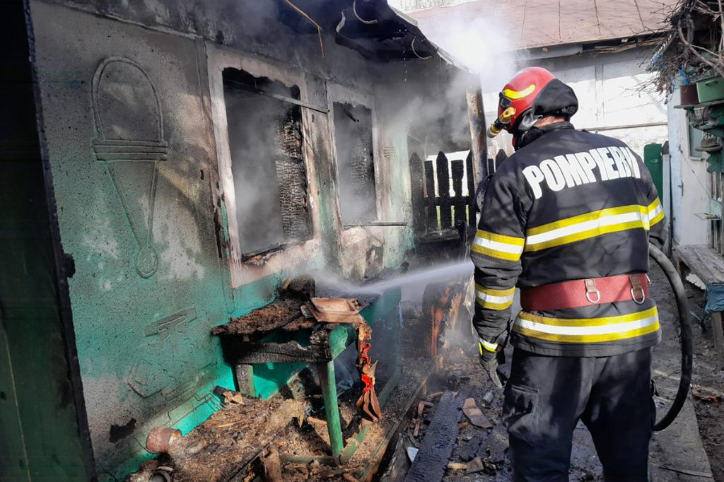 Încă o tragedie în Prahova Un bărbat de 73 ani a murit carbonizat în propria locuință de la o țigară