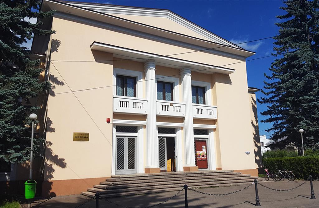 Consiliul Local Câmpina va discuta marți alocarea unor bani pentru un spectacol de Ziua Femeii