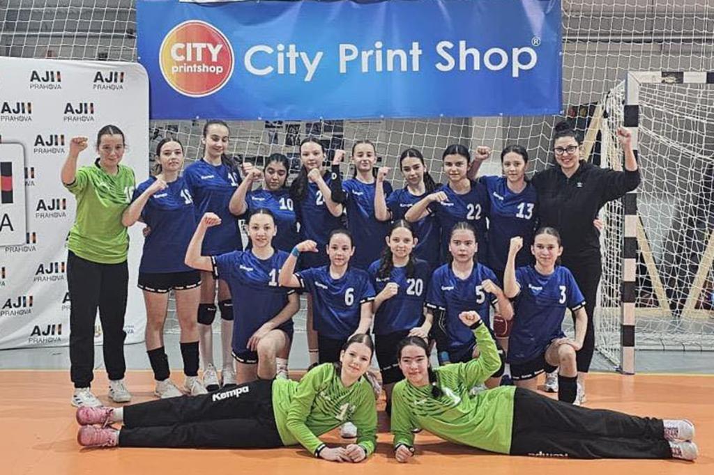Echipa feminină de juniori III a CS Câmpina participă la un turneu de handbal la Făgăraș