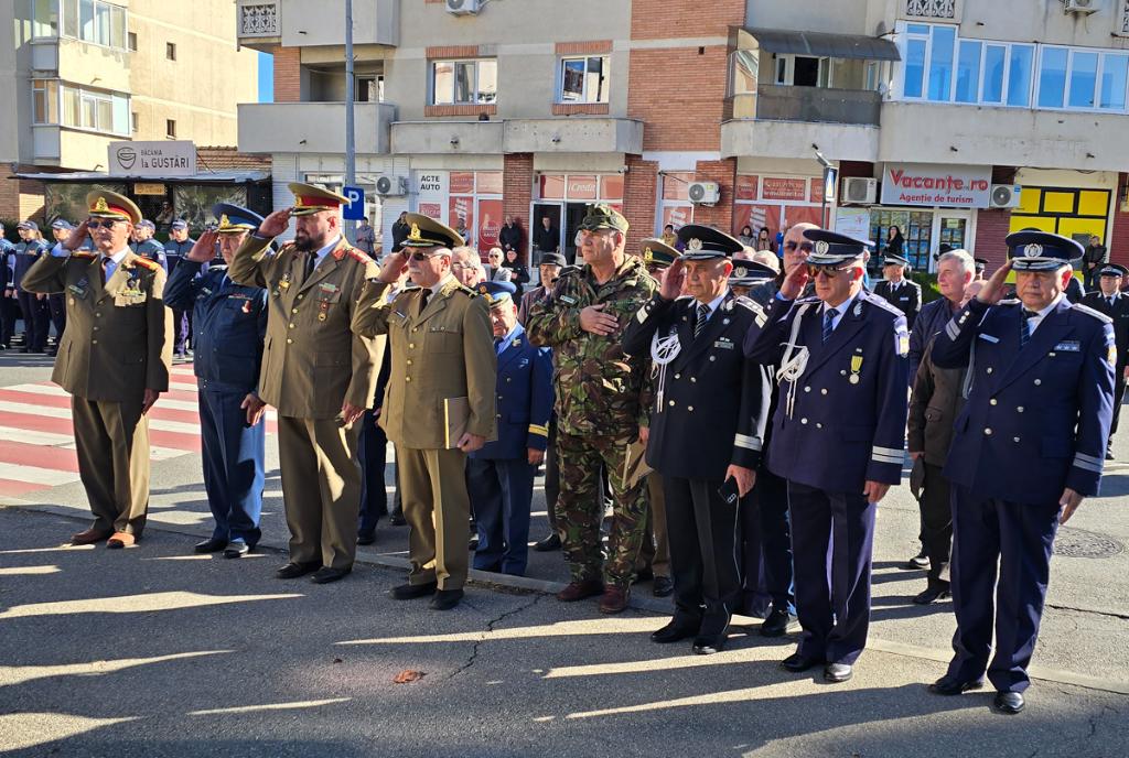 Ziua Armatei Române, marcată la Câmpina printr-o ceremonie simplă, dar emoționantă