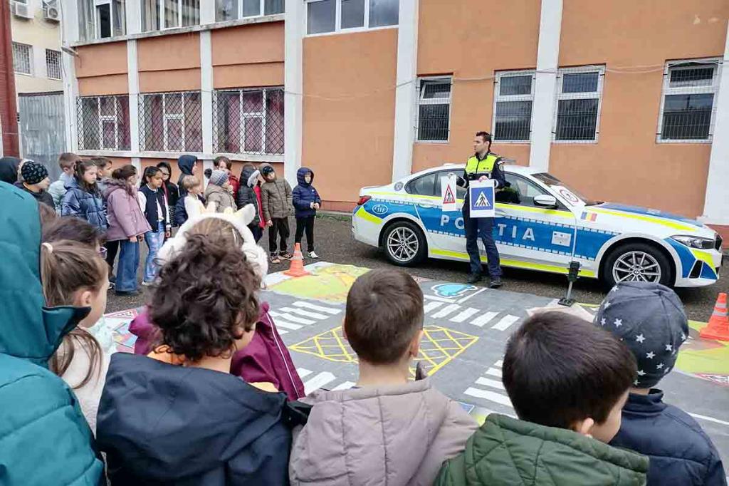 Activități educativ-preventive ale polițiștilor la școlile „Ion Câmpineanu” și „BP Hasdeu” Câmpina