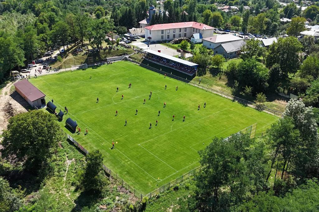 La 20km de Câmpina, în comuna Aluniș s-a inaugurat o bază sportivă modernizată