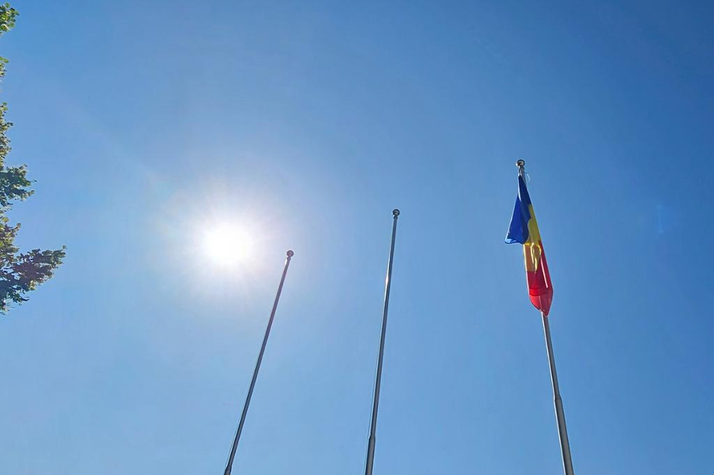 Sub un soare strălucitor, la Câmpina a fost sărbătorită Ziua Drapelului
