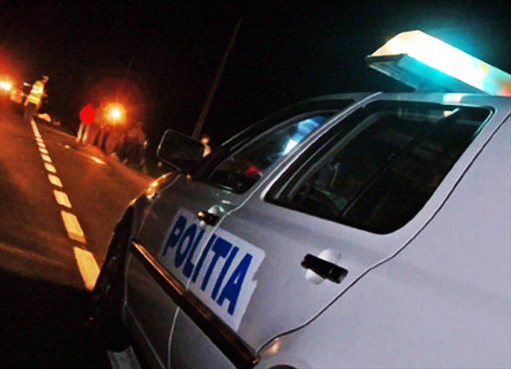 Incident la Provița de Jos. Cinci persoane aflate în stare de ebrietate au atacat polițistul care păzea o secție de votare