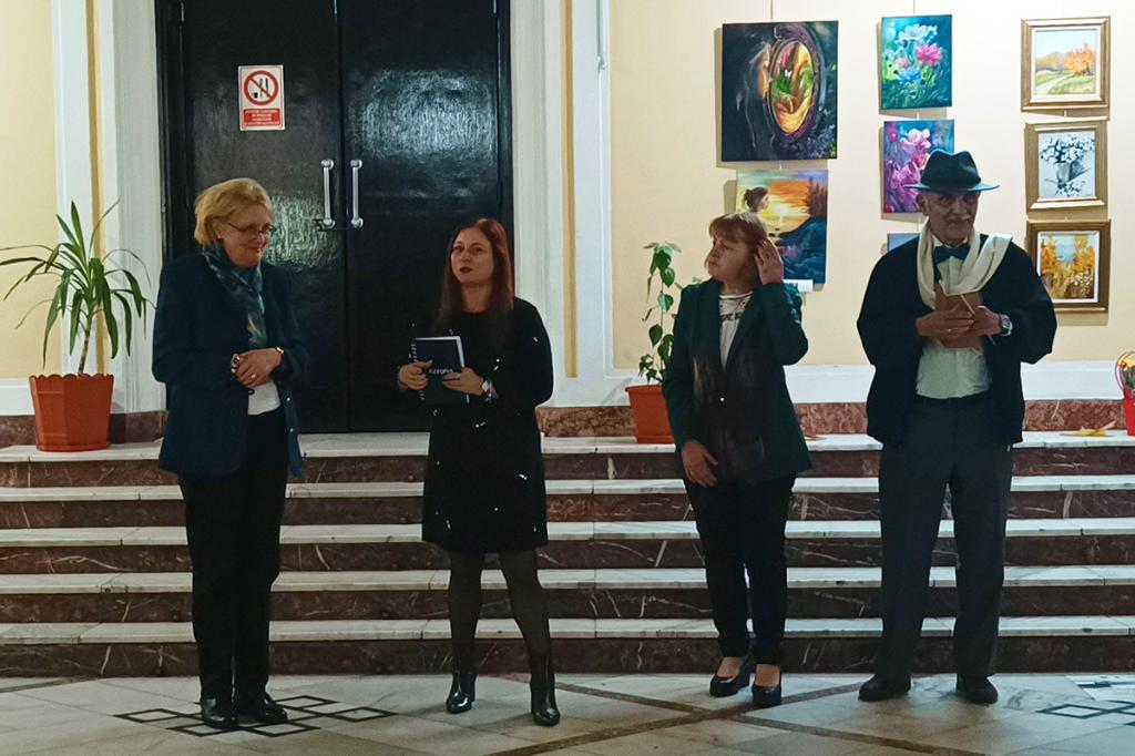 ”Nostalgii” cu parfum de toamnă târzie la vernisajul expozției Elenei Toma și Cristianei Anton