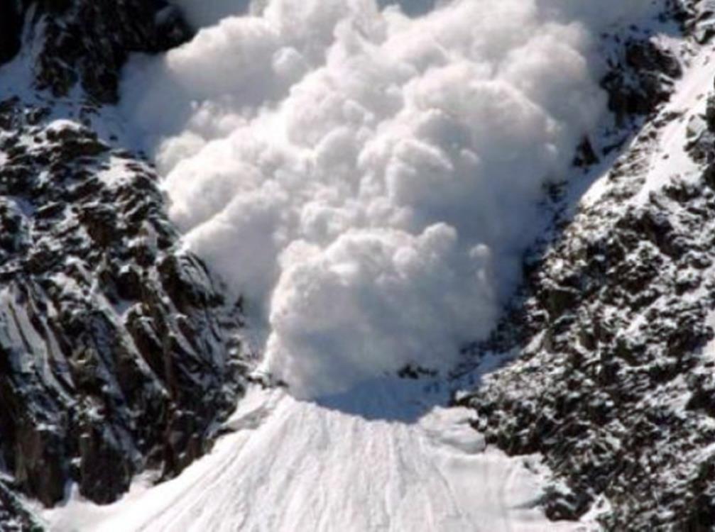 Meteorologii anunță risc ridicat de producere a avalanșelor în Munții Bucegi