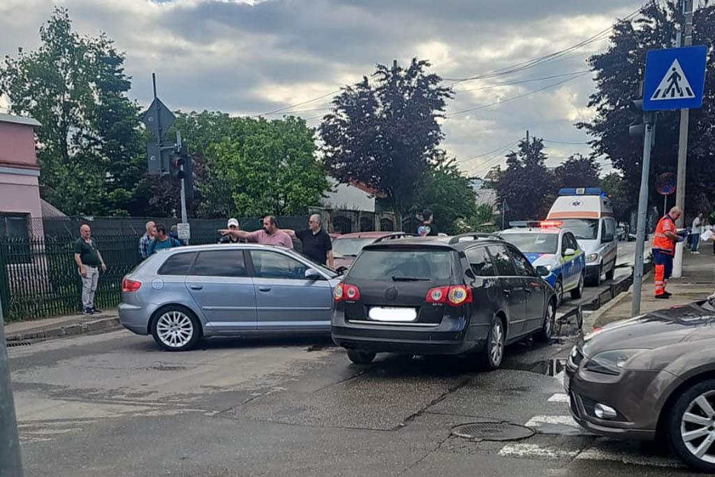 Accident la intersecția străzilor Constantin Stere și Conductelor din Câmpina