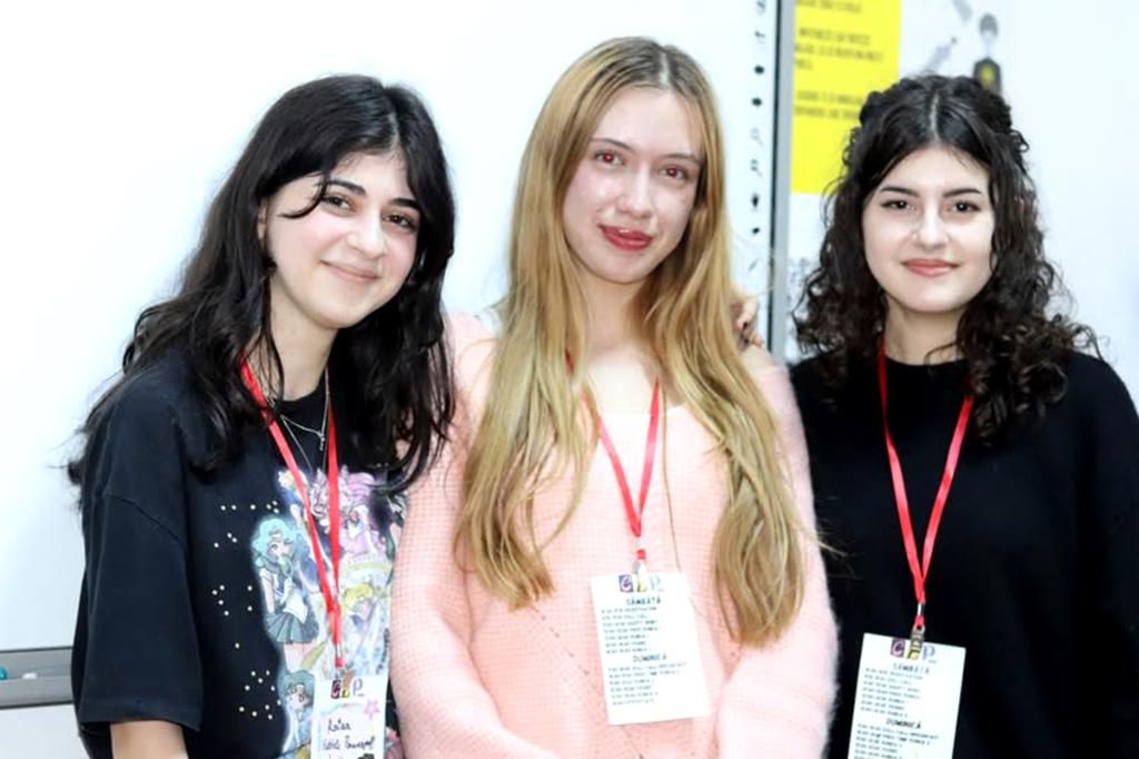 Trei eleve de la Colegiul “Grigorescu” din Câmpina, pe podium la Cupa Liceelor Prahovene la dezbateri academice