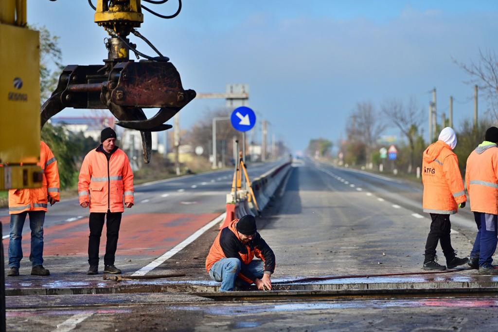Prima zi a lucrărilor pe DN1, la Movila Vulpii. Traficul pe rutele alternative a fost infernal