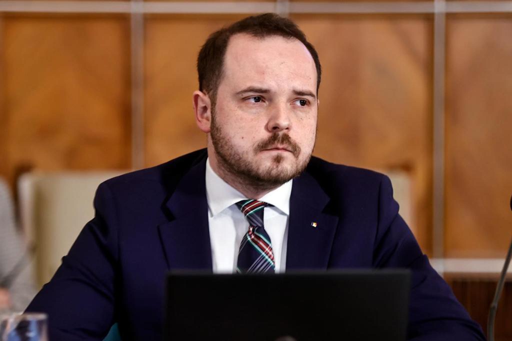 Ministrul Sănătății: “Sunt medici care pleacă la ora 11.00 de la spitalul public la cabinetul privat şi, de cele mai multe ori, împreună cu pacientul”