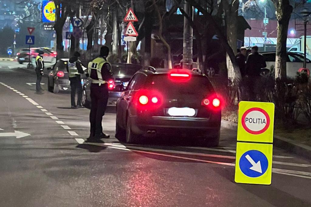 Un bărbat din Băicoi a fost reținut de polițiști după ce a produs un accident fiind băut și a fugit de la locul faptei